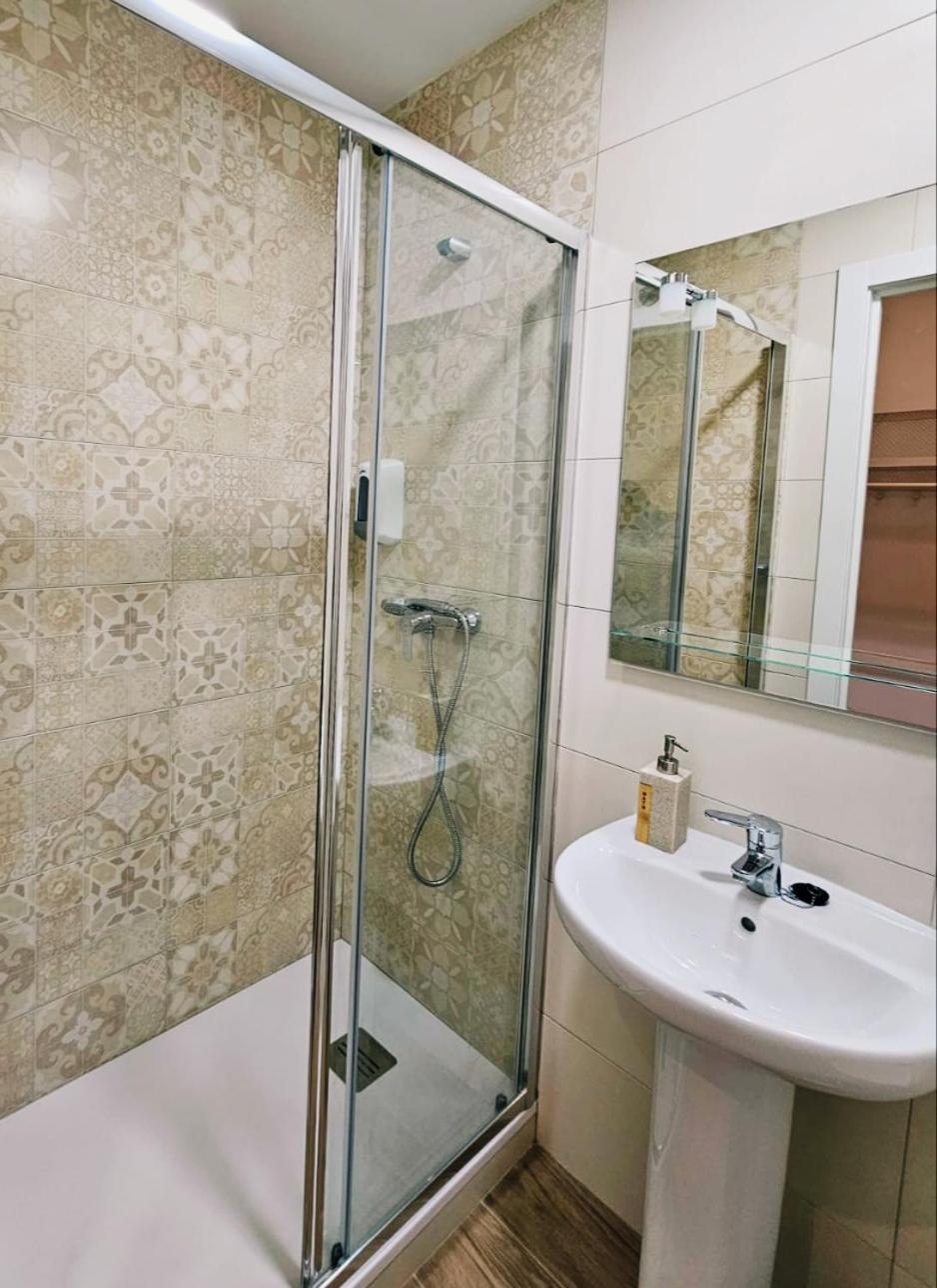 Hostal Andrea Granvia Madrid Dış mekan fotoğraf
